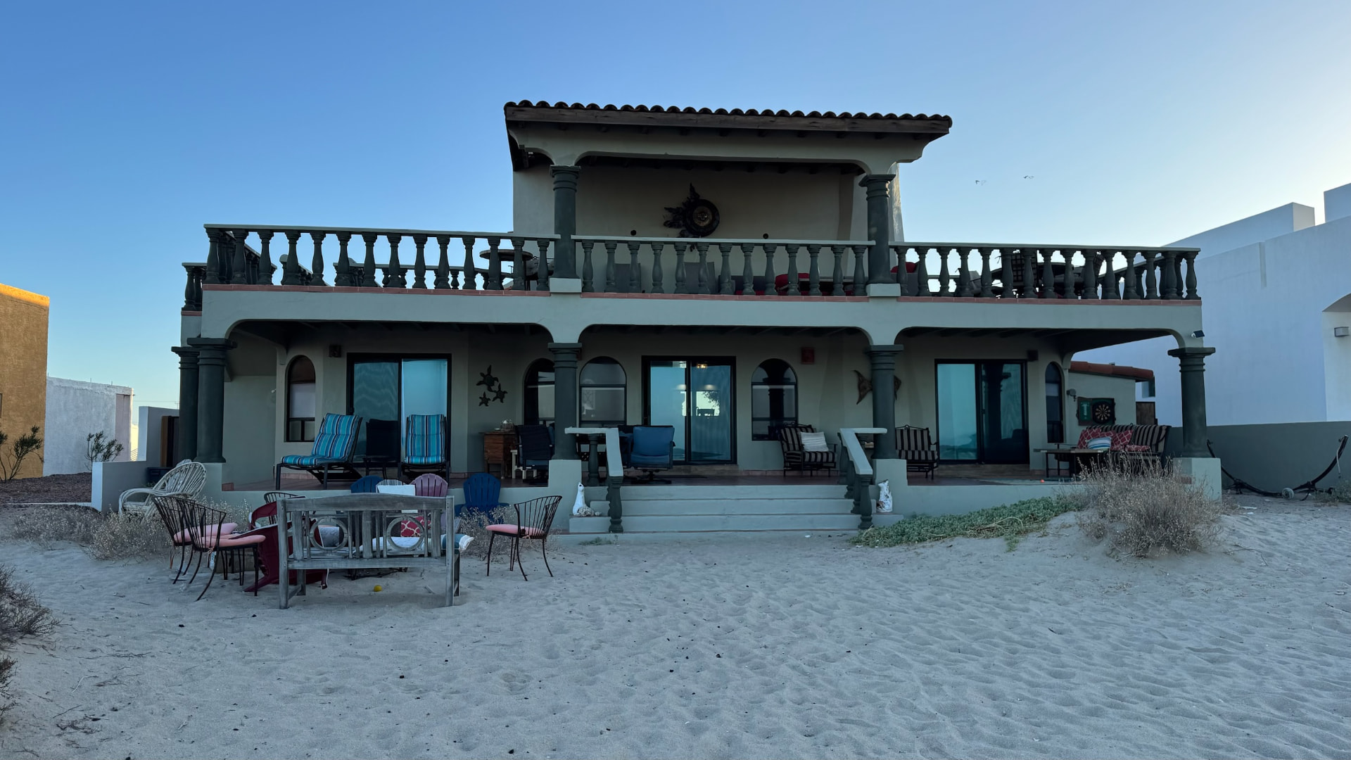 Beach house opening directly onto the sand