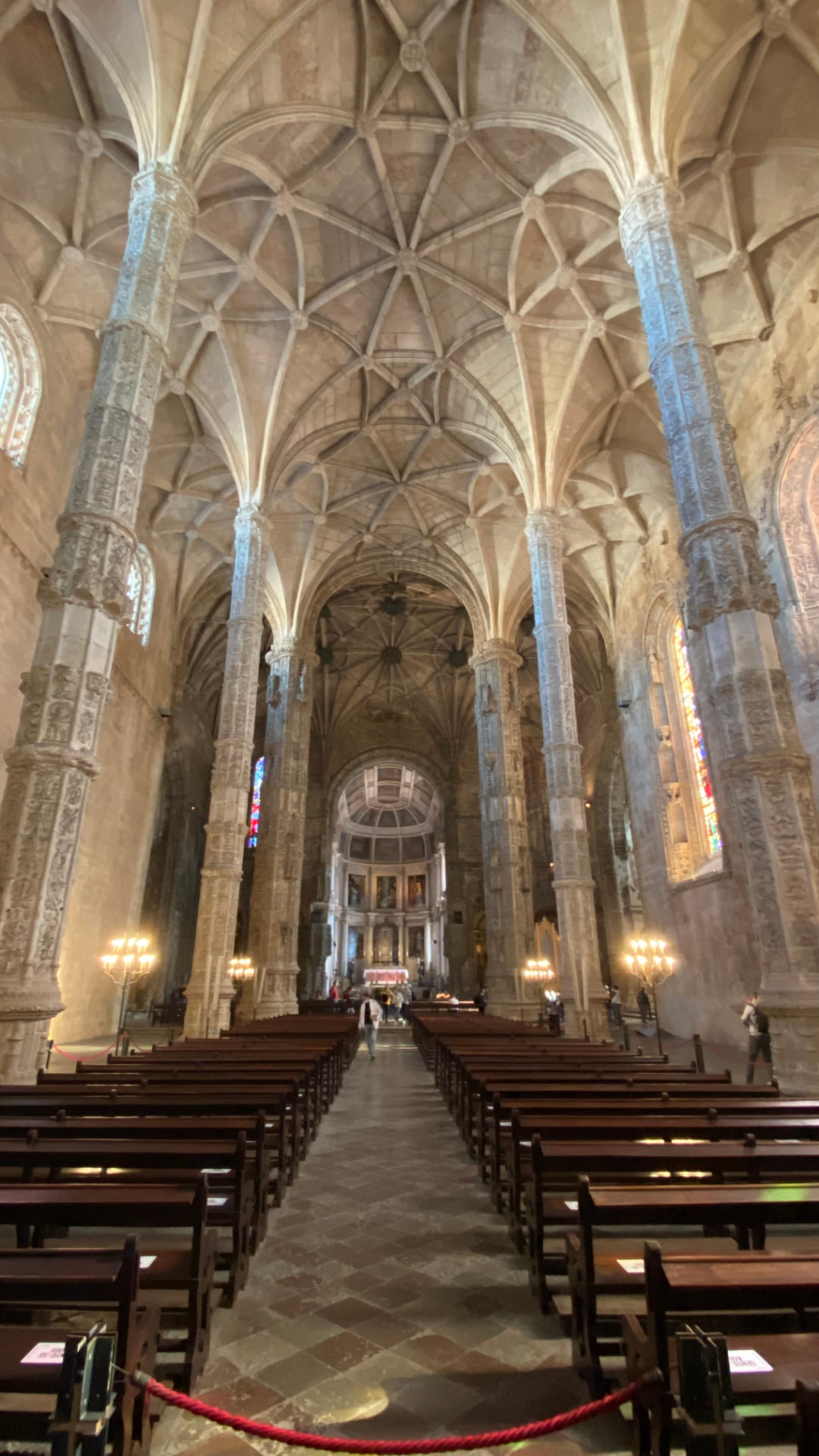 The vaulted aisle inside Jerónimos Monastery