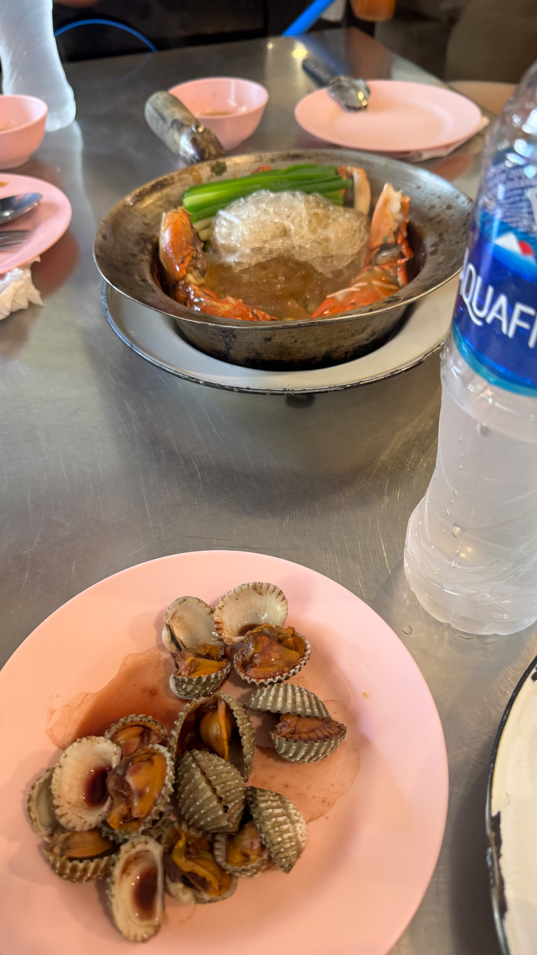 Cockles and clay-pot crab with glass noodles