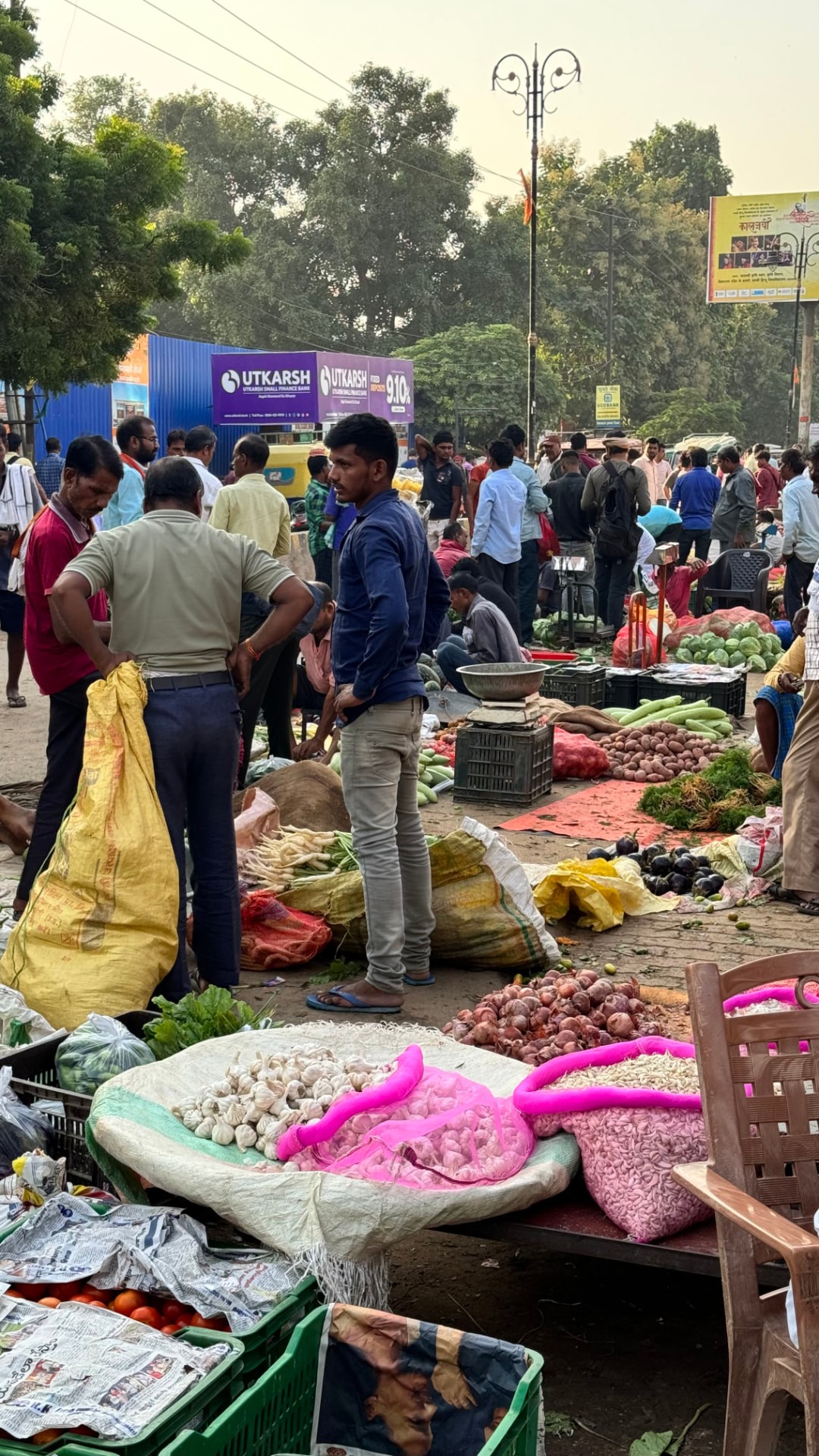 Vegetables and shoppers fill a lively roadside market. — Varanasi, Uttar Pradesh, India.