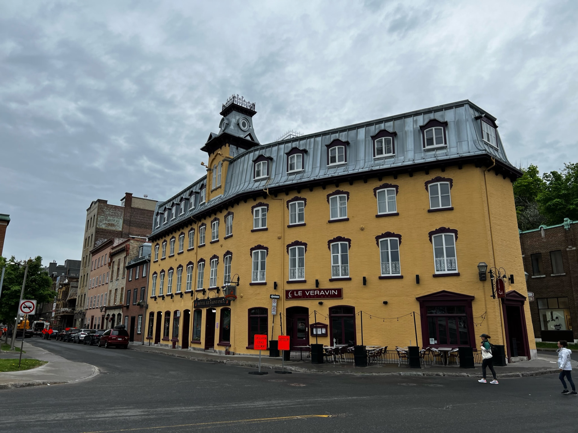 Yellow historic building on a street corner in Québec City